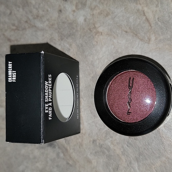 MAC COSMETICS SINGLE EYESHADOWS - Picture 1 of 3